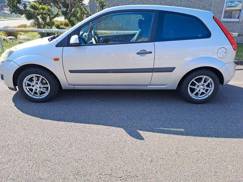 Gebraucht Ford Fiesta 80 PS (58 kW) 2006 Grau Kleinwagen