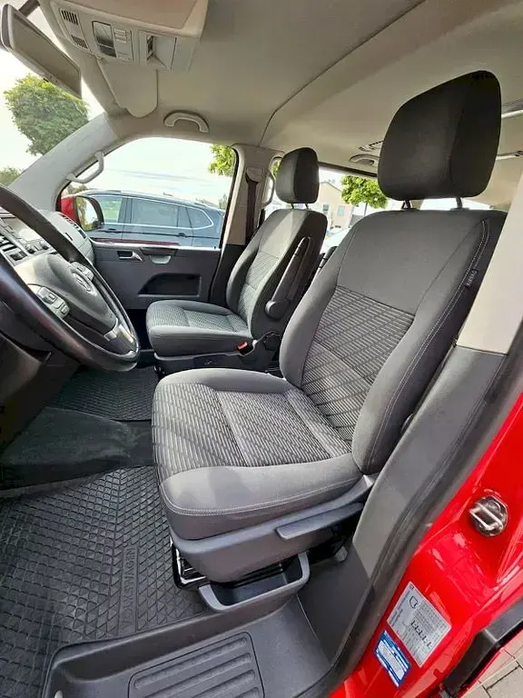 Gebraucht VW Multivan 140 PS (102 kW) 2015 Rot Van / Kleinbus
