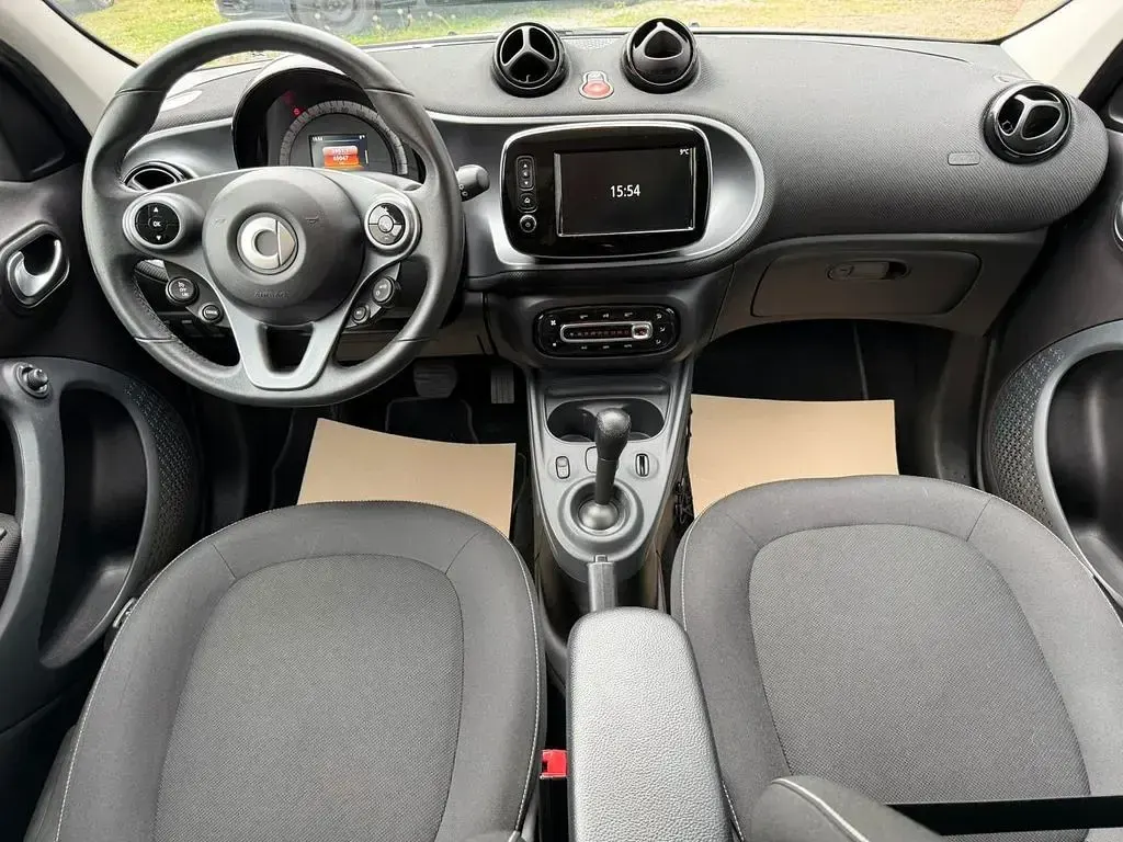 Używany Smart ForFour Passion 90 KM (66 kW) 2019 Czarny Hatchback