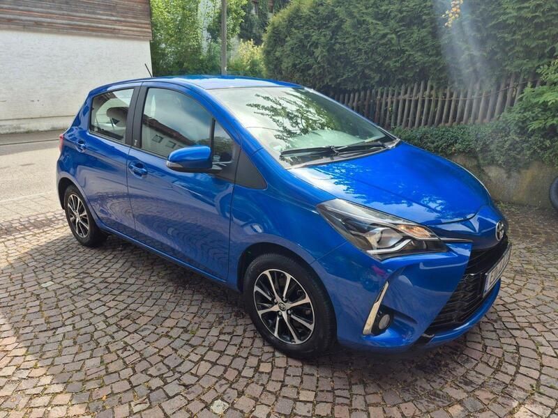 Blau Gebraucht 2018 Toyota Yaris Team Kleinwagen | 12.800 € (Fairer Preis) - Bild 1/4