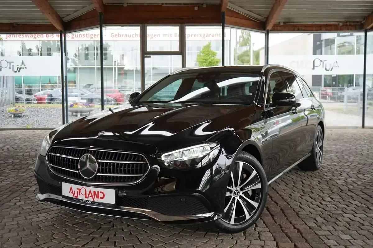 Gebraucht Mercedes E300 306 PS (225 kW) 2021 Schwarz Kombi