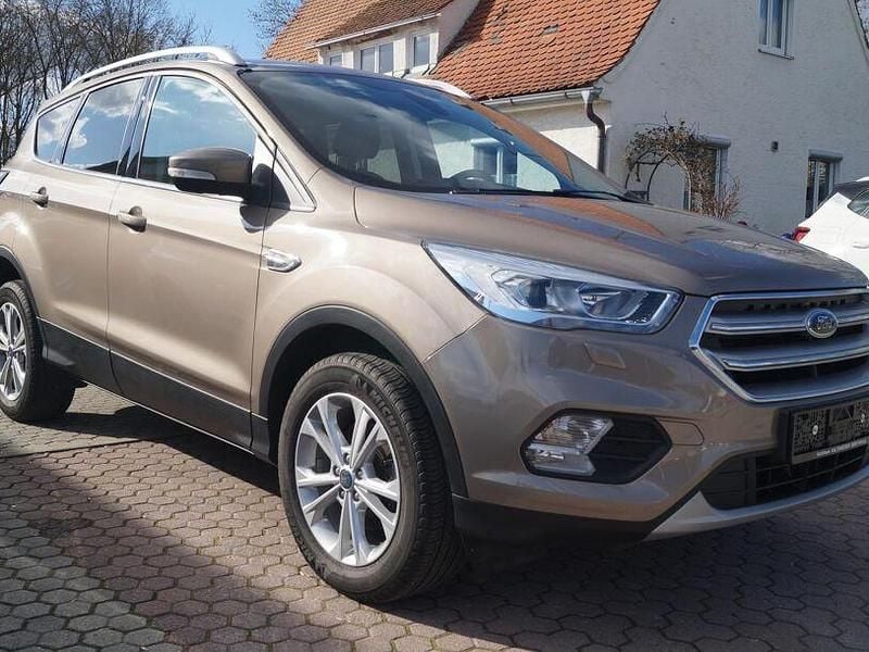 Gebraucht Ford Kuga Titanium 150 PS (110 kW) 2018 Silber SUV