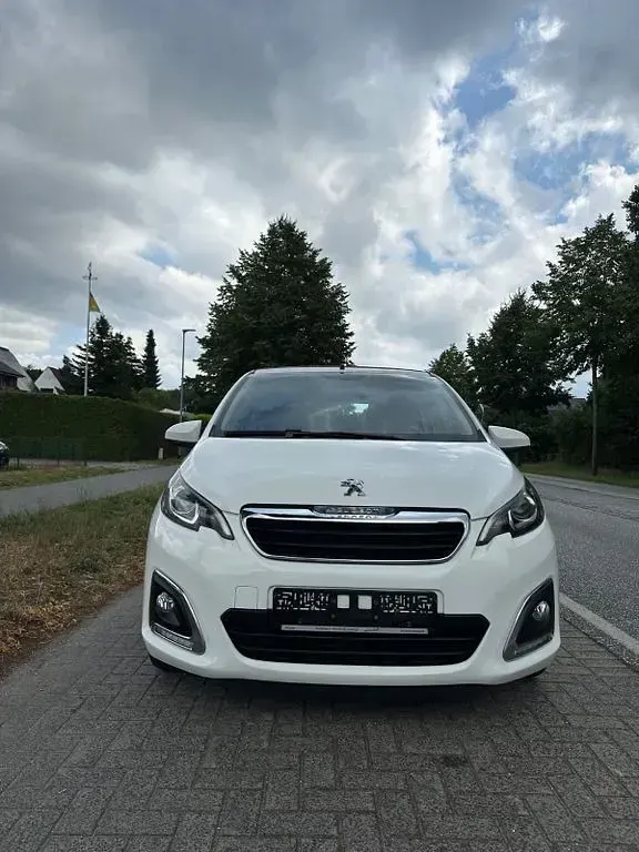 Gebraucht Peugeot 108 Active 69 PS (50 kW) 2015 Weiß Kleinwagen