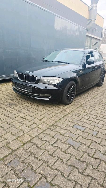 Schwarz Gebraucht 2011 BMW 118 Kleinwagen | 5.300 € (Superpreis) - Bild 1/4