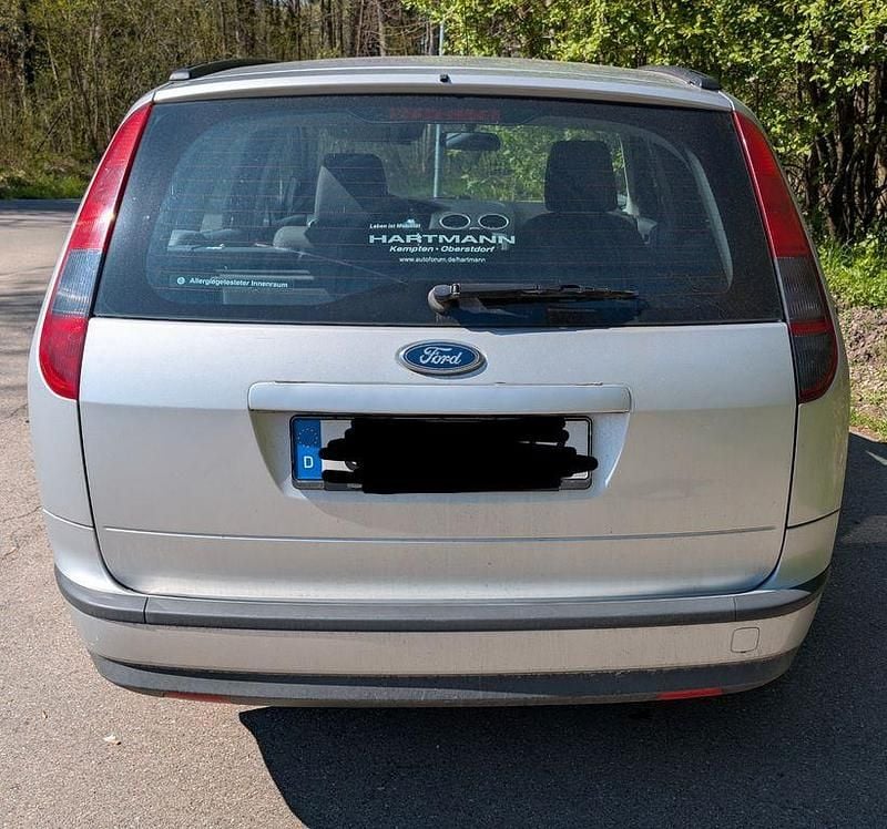 Second-hand Ford Focus Style 116 CP (85 kW) 2007 Argintiu Berlinǎ