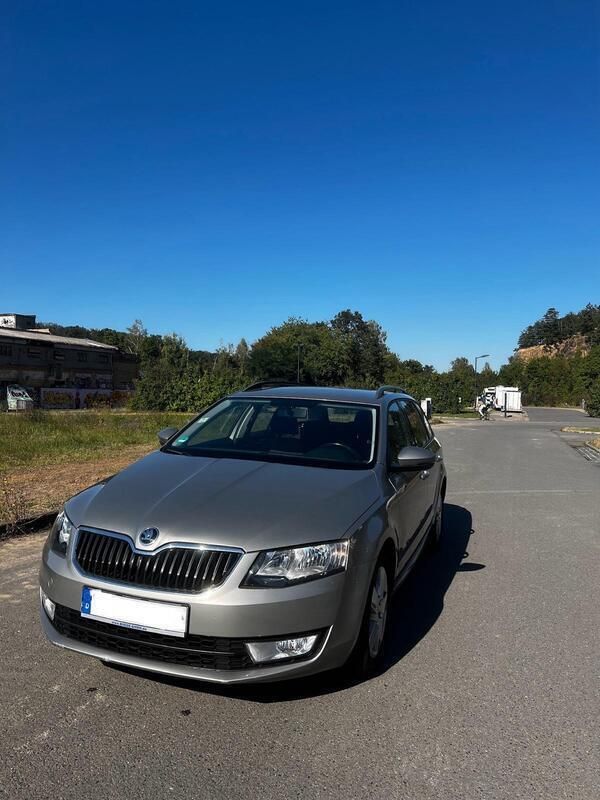 Grün Gebraucht 2015 Skoda Octavia Kombi | 10.500 € (Guter Preis) - Bild 1/4