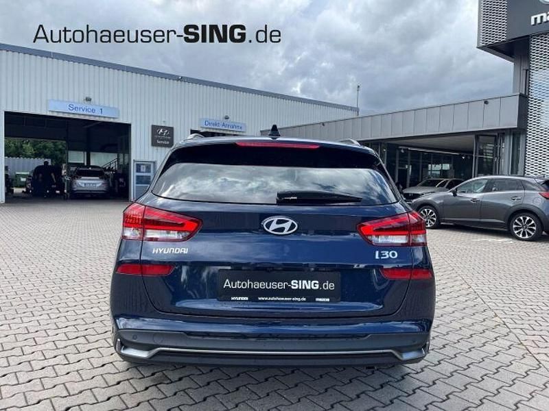 Neu Hyundai i30 140 PS (102 kW) 2025 Blau Kombi