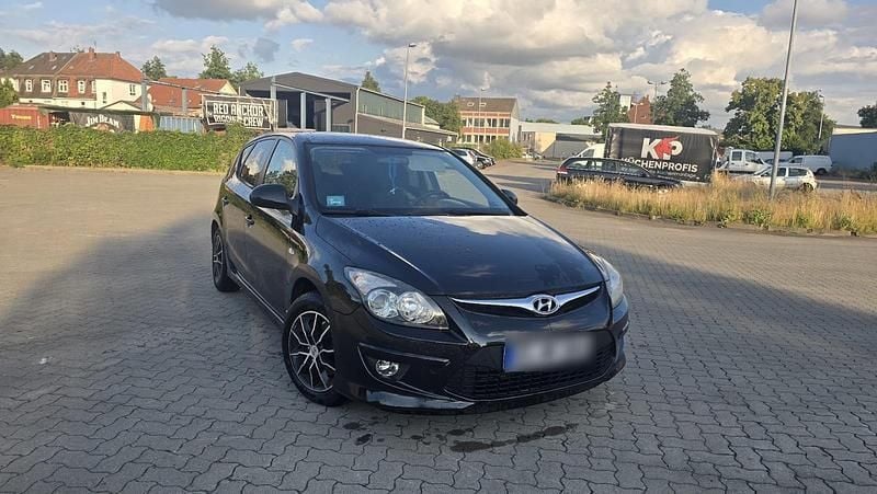 Schwarz Gebraucht 2011 Hyundai i30 Kleinwagen | 2.499 € (Guter Preis) - Bild 1/4