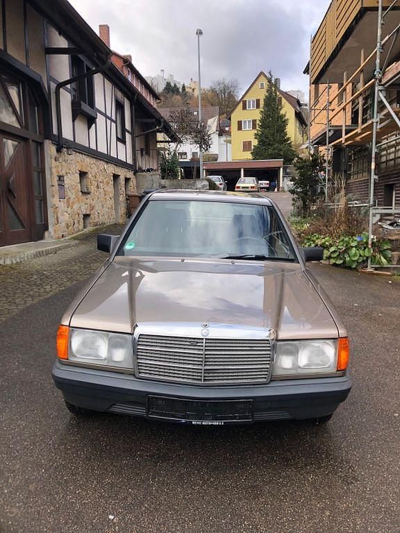 Braun Gebraucht 1988 Mercedes 190 Limousine | 7.000 € - Bild 1/4