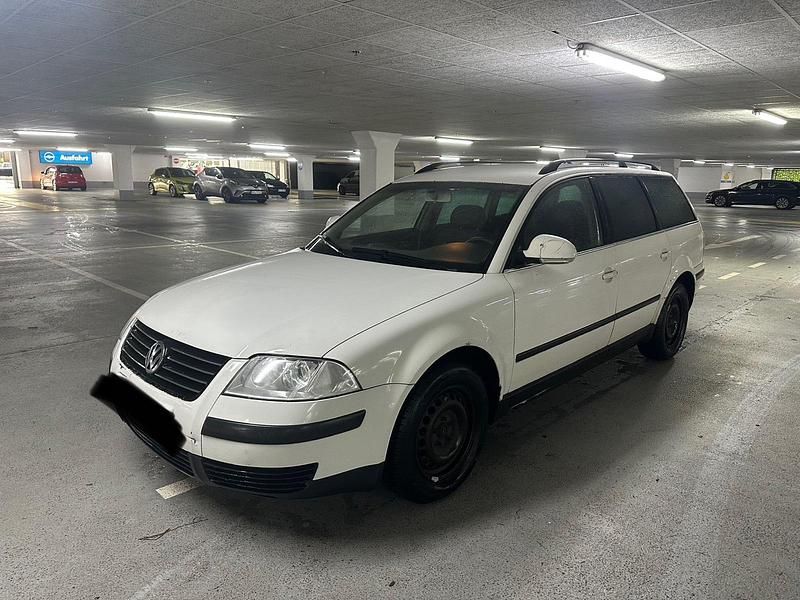 Weiß Gebraucht 2004 VW Passat Kombi | 650 € (Superpreis) - Bild 1/4