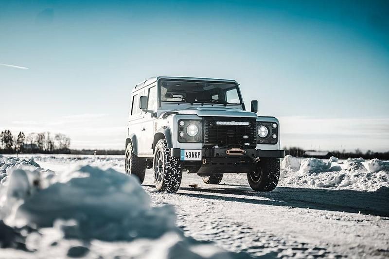 Silber Gebraucht 2010 Land Rover Defender SE SUV | 35.900 € (Fairer Preis) - Bild 1/4