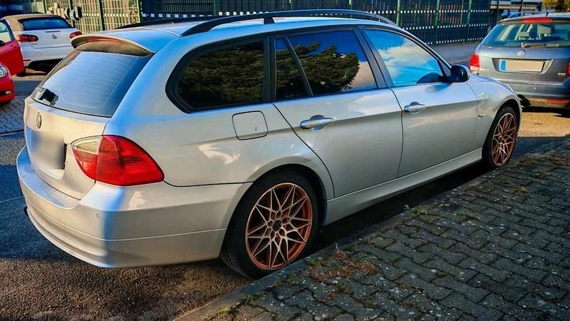 Gebraucht BMW 320 177 PS (130 kW) 2007 Silber Kombi