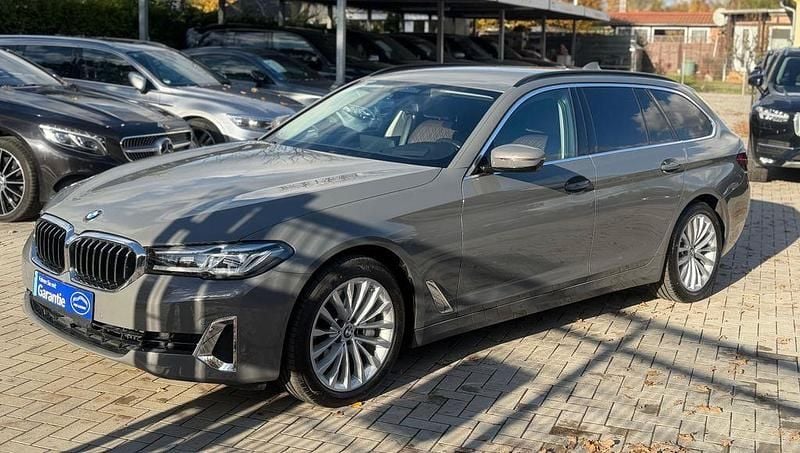 Grau Gebraucht 2022 BMW 540 Luxury Line Kombi | 38.950 € (Superpreis) - Bild 1/4
