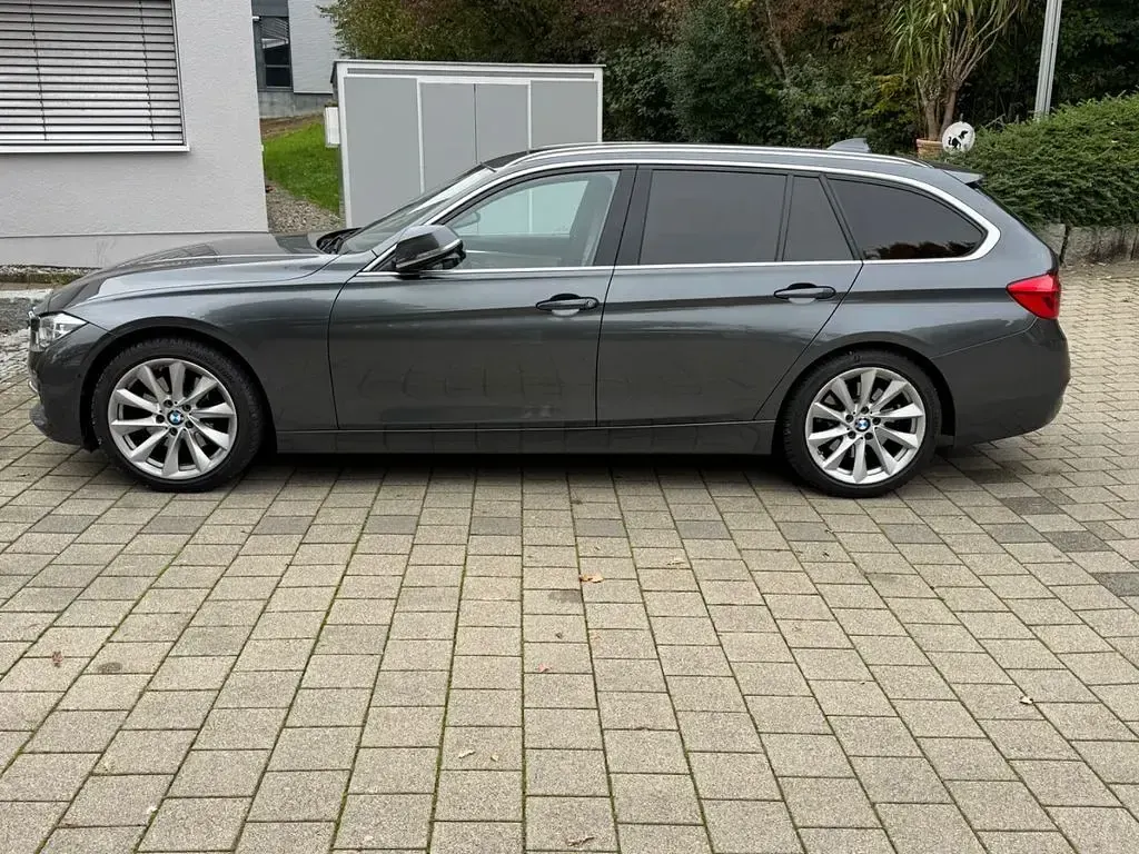 Gebraucht BMW 330 Luxury Line 258 PS (189 kW) 2018 Grau Kombi