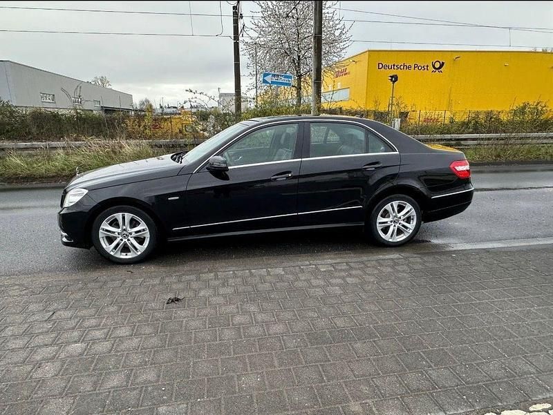 Gebraucht Mercedes 220 170 PS (125 kW) 2011 Schwarz Limousine