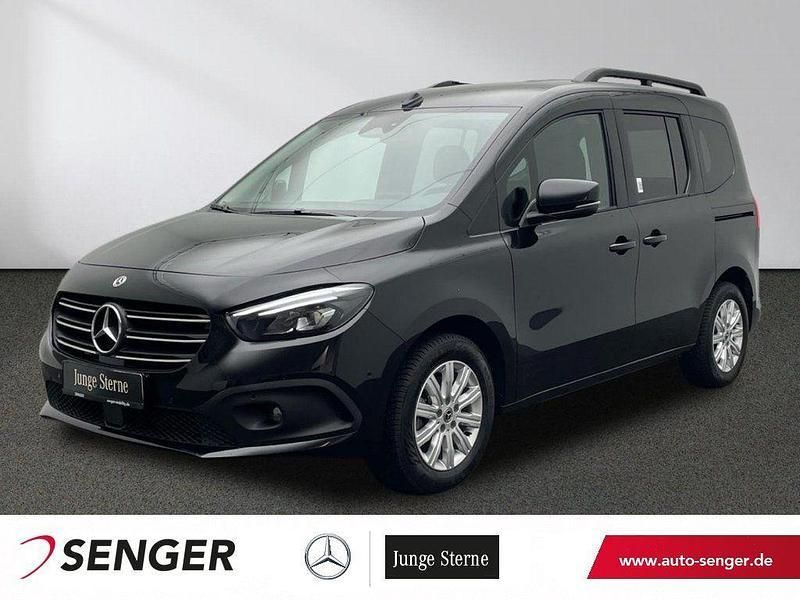 Schwarz Gebraucht 2024 Mercedes T180 Progressive Van / Kleinbus | 31.450 € (Teuer) - Bild 1/3