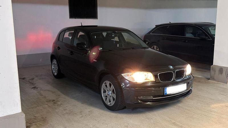 Gebraucht BMW 116 122 PS (89 kW) 2009 Schwarz Kleinwagen