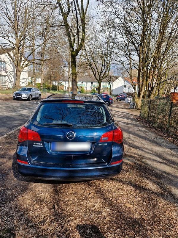 Gebraucht Opel Astra Design Edition 101 PS (74 kW) 2011 Blau Kombi