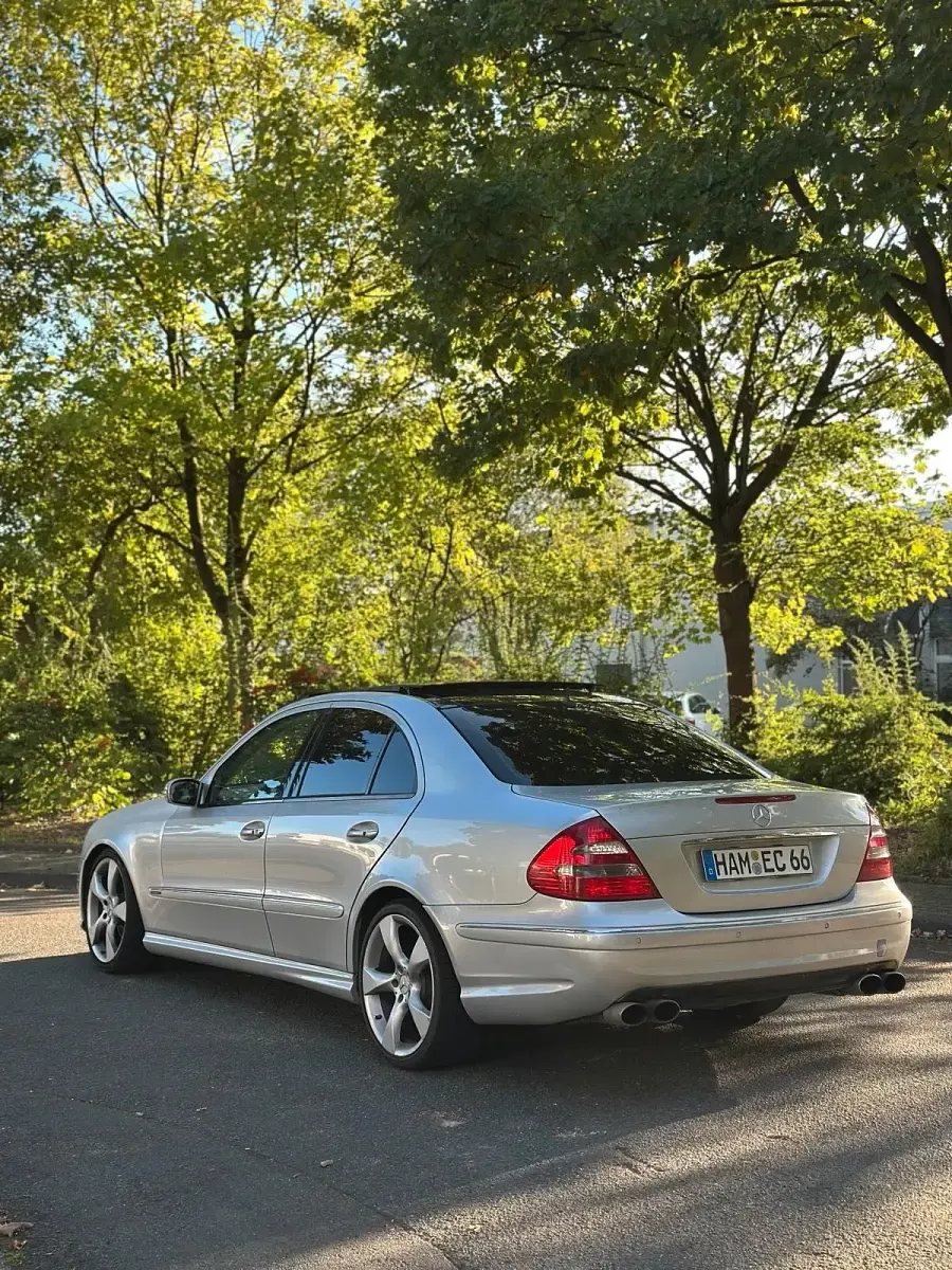 Gebraucht Mercedes E500 306 PS (225 kW) 2002 Silber Limousine
