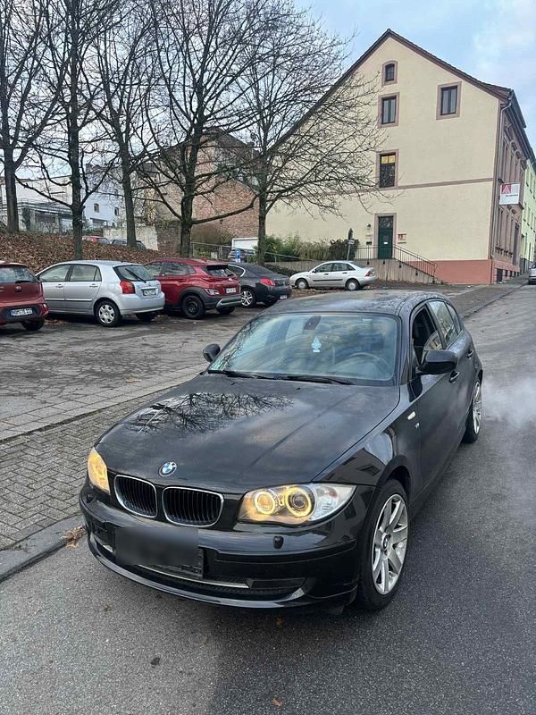 Schwarz Gebraucht 2011 BMW 118 Kleinwagen | 2.000 € (Superpreis) - Bild 1/4