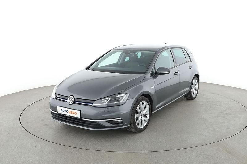 Grau Gebraucht 2018 VW Golf VII Highline Limousine | 19.650 € (Fairer Preis) - Bild 1/3