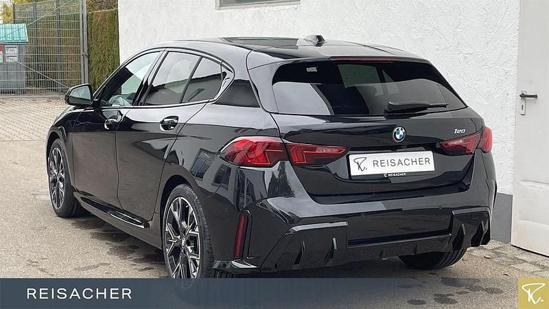 Neu BMW 120 Basis 170 PS (125 kW) 2025 Saphirschwarz metallic Kleinwagen