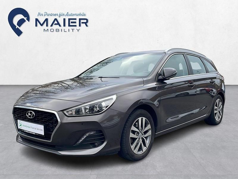 Moon rock / met Gebraucht 2019 Hyundai i30 Trend Kombi | 13.700 € (Guter Preis) - Bild 1/4