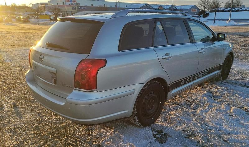 Gebraucht Toyota Avensis T2 177 PS (130 kW) 2008 Gold Kombi