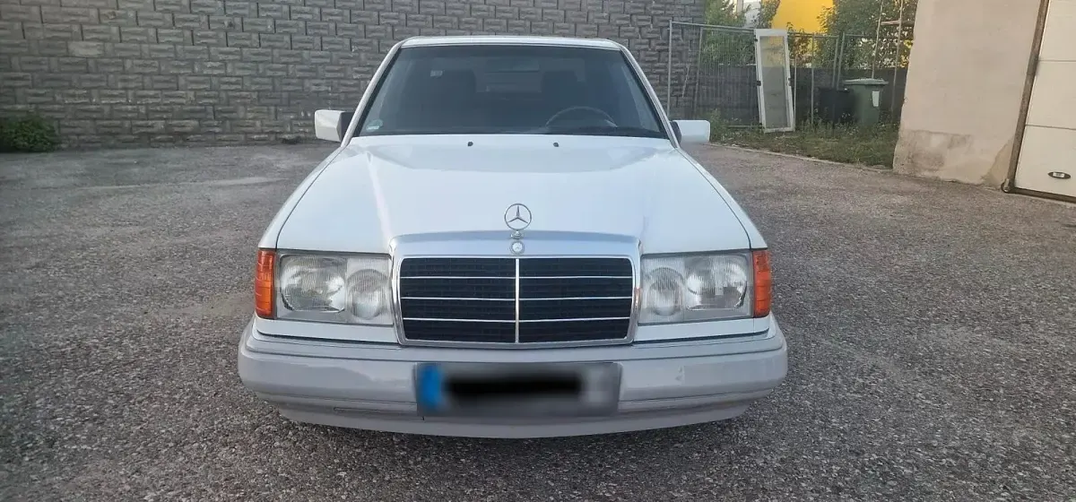 Gebraucht Mercedes E200 118 PS (86 kW) 1992 Weiß Limousine