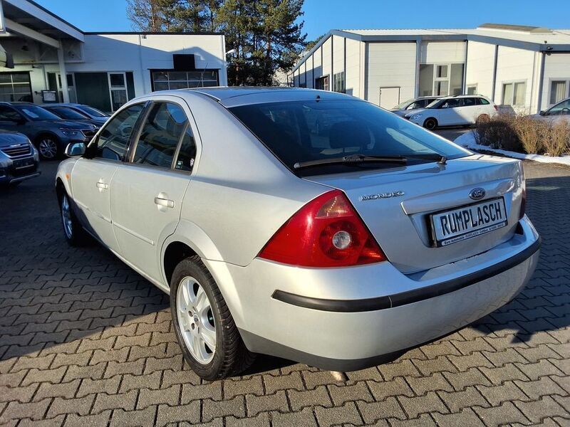 Gebraucht Ford Mondeo Ghia 125 PS (91 kW) 2002 Kristallsilber metal (metallic) Limousine