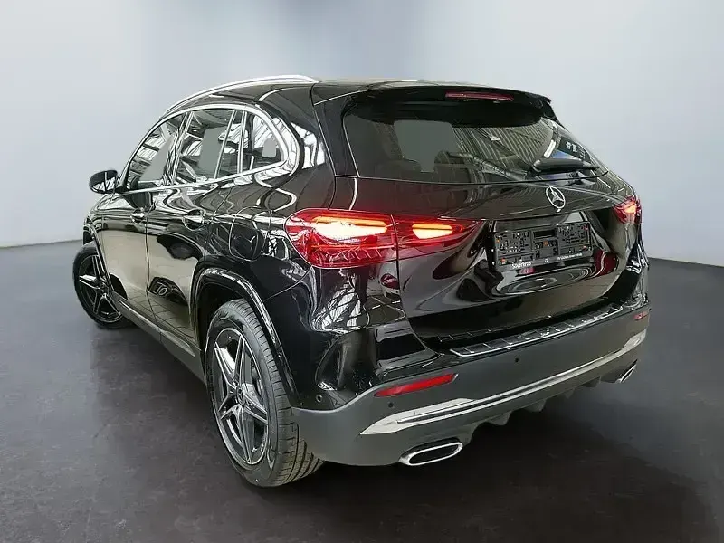 Gebraucht Mercedes GLA200 Premium 150 PS (110 kW) 2025 Schwarz SUV