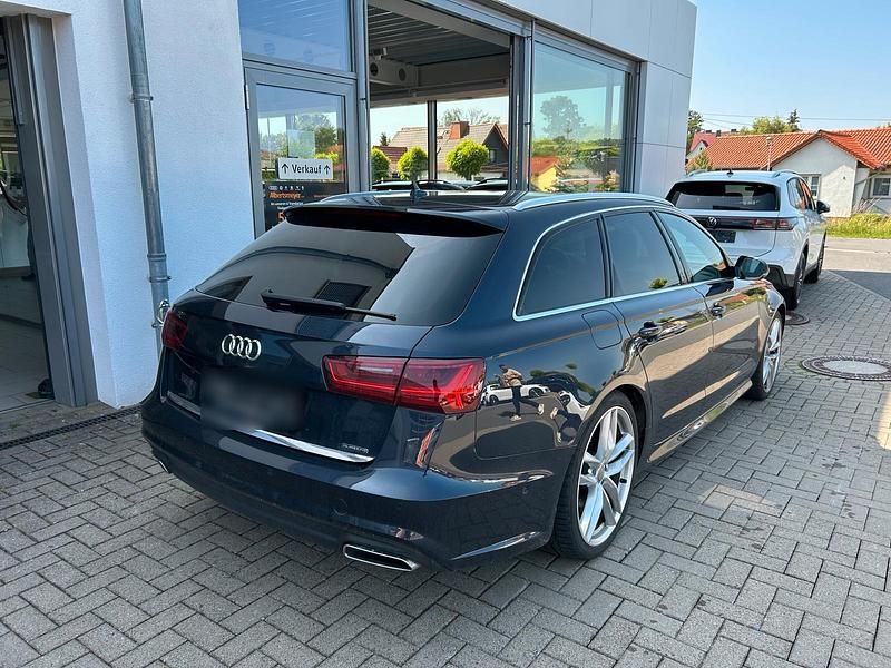 Gebraucht Audi A6 S-Line 320 PS (235 kW) 2018 Blau Kombi