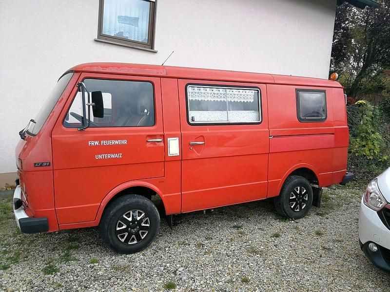 Rot Gebraucht 1977 VW LT Van / Kleinbus | 9.900 € - Bild 1/4