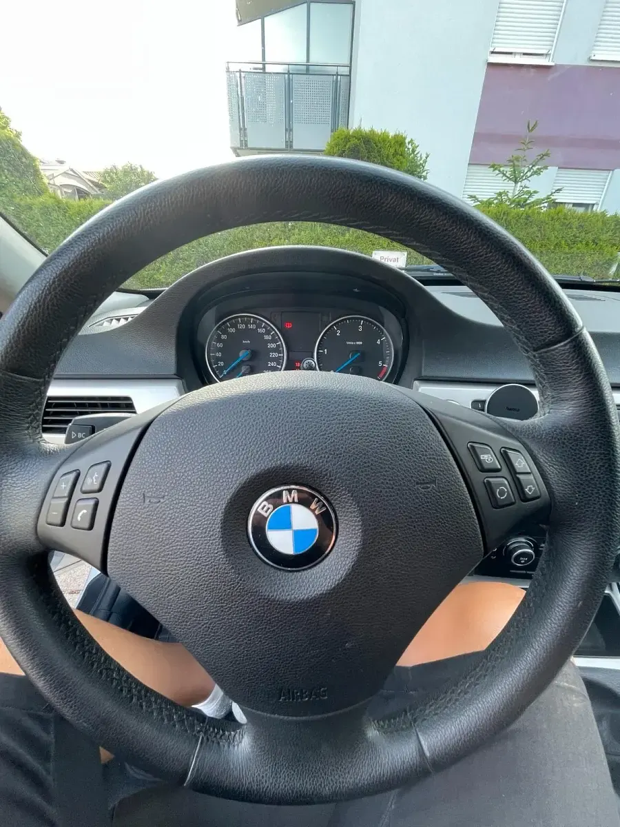Gebraucht BMW 318 143 PS (105 kW) 2012 Silber Kombi