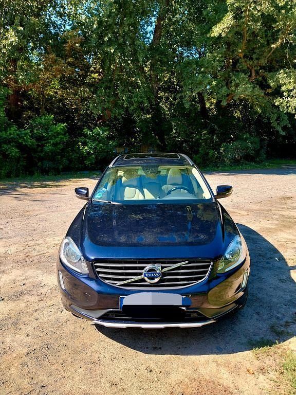 Blau Gebraucht 2016 Volvo XC60 Momentum SUV | 16.100 € (Guter Preis) - Bild 1/4