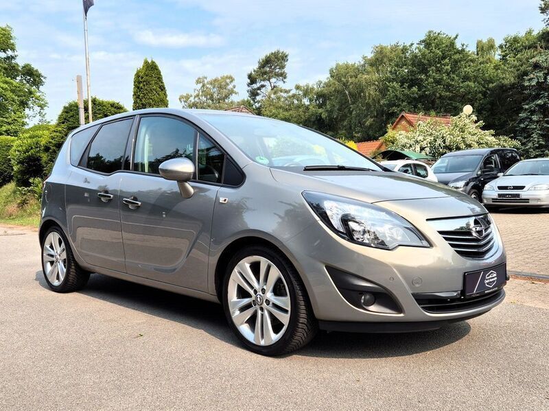 Braun Gebraucht 2011 Opel Meriva Innovation Van / Kleinbus | 7.990 € (Teuer) - Bild 1/4
