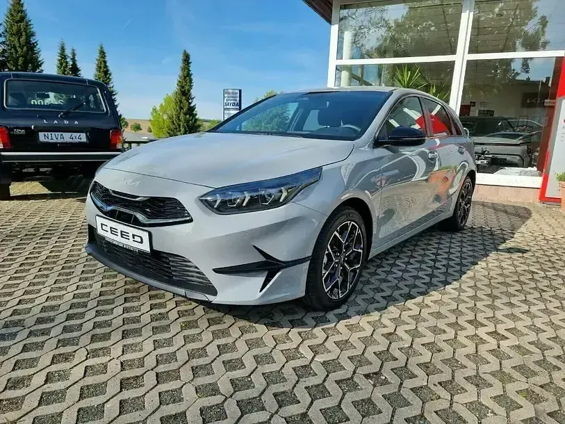 Gebraucht Kia Ceed 140 PS (102 kW) 2025 Grau Kleinwagen
