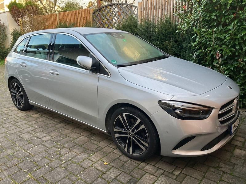 Silber Gebraucht 2019 Mercedes 200 Limousine | 20.500 € (Fairer Preis) - Bild 1/4