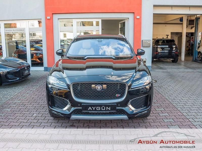 Gebraucht Jaguar F-Pace First Edition 300 PS (220 kW) 2016 Santorini black SUV