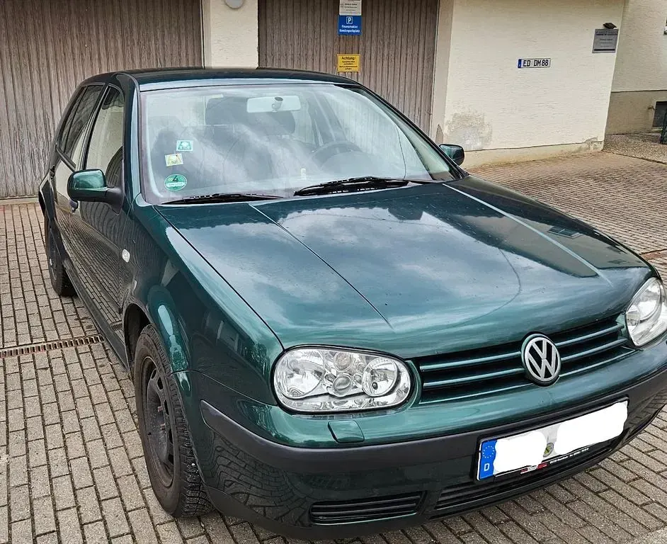 Second-hand VW Golf IV Edition 75 CP (55 kW) 2001 Verde Berlinǎ