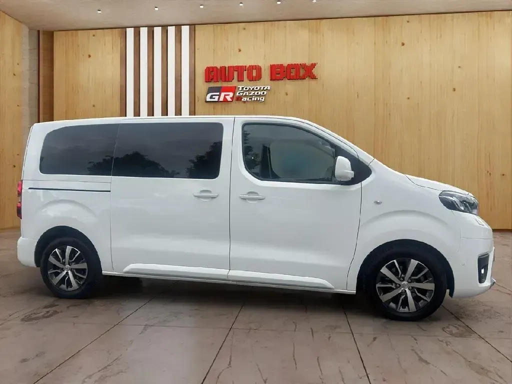 Gebraucht Toyota Proace Verso Comfort 177 PS (130 kW) 2019 Schaumweiß Kombi