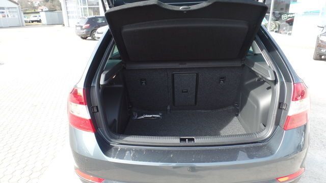 Gebraucht Skoda Rapid Joy 125 PS (91 kW) 2016 Grau metallic Limousine