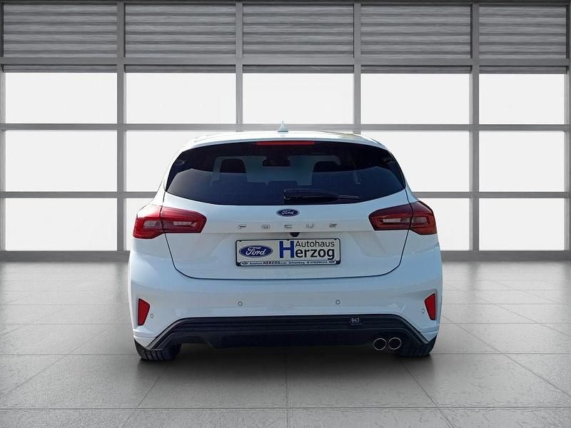 Gebraucht Ford Focus ST-Line X 155 PS (114 kW) 2023 Frozen white Limousine