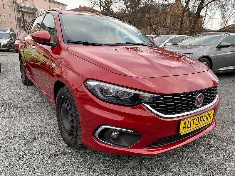 Gebraucht Fiat Tipo 120 PS (88 kW) 2017 Rot Kombi