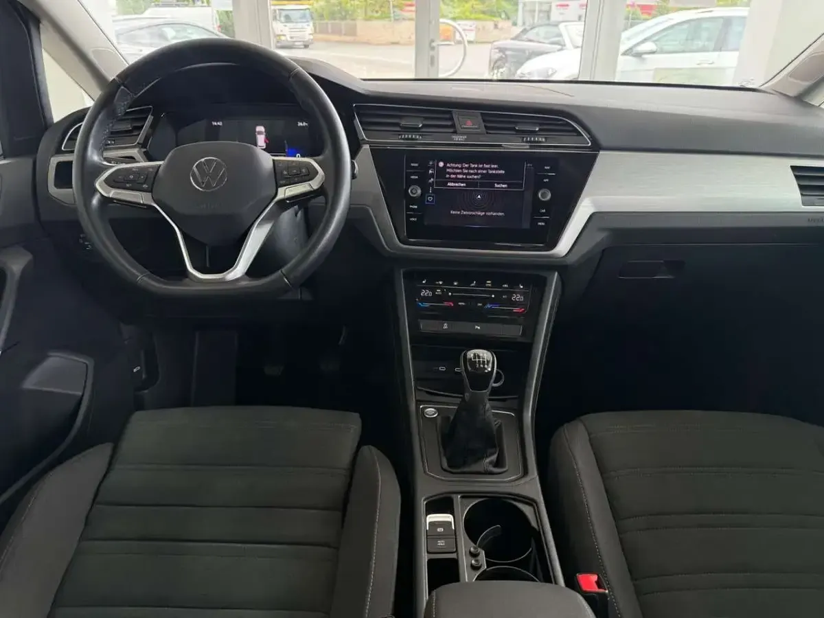 Gebraucht VW Touran Comfortline 122 PS (89 kW) 2023 Silber Van / Kleinbus