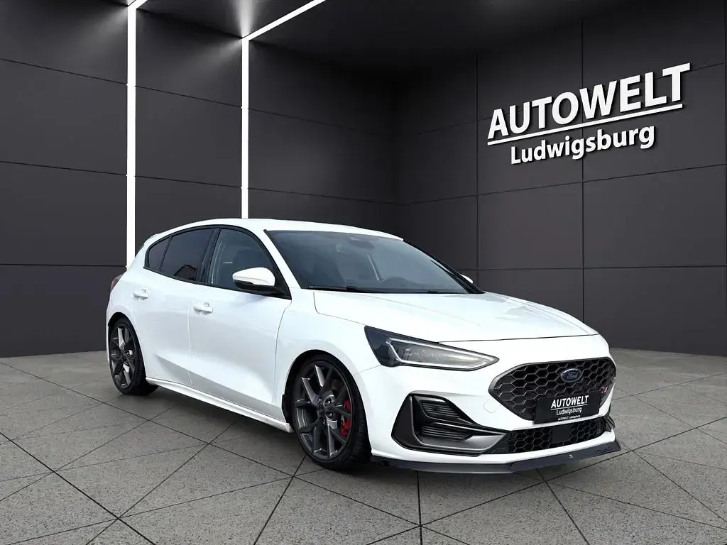 Gebraucht Ford Focus ST 280 PS (205 kW) 2022 Weiß Limousine