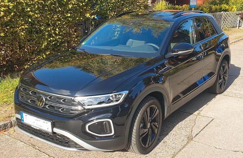 Schwarz Gebraucht 2025 VW T-Roc Style SUV | 32.890 € (Guter Preis) - Bild 1/4