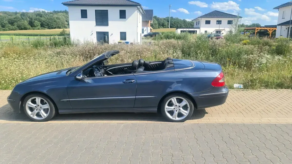 Gebraucht Mercedes CLK320 Edition 220 PS (161 kW) 2007 Grau Cabrio
