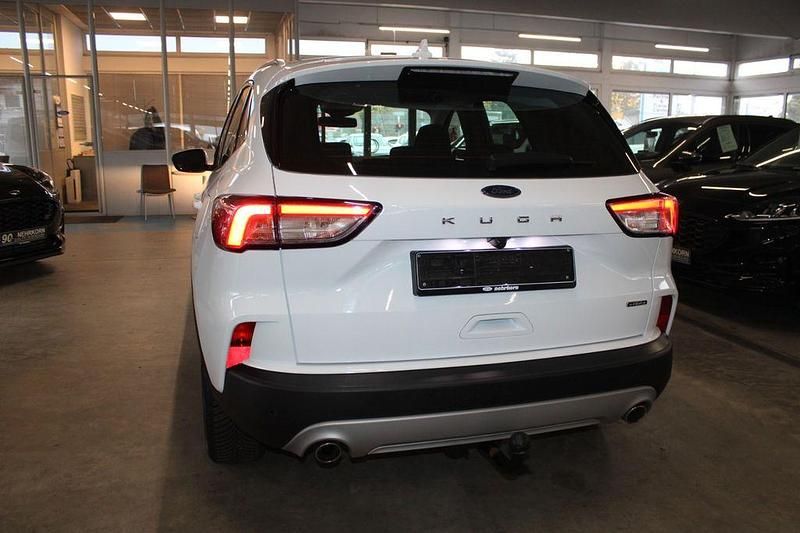Second-hand Ford Kuga Titanium 224 CP (164 kW) 2022 Alb SUV