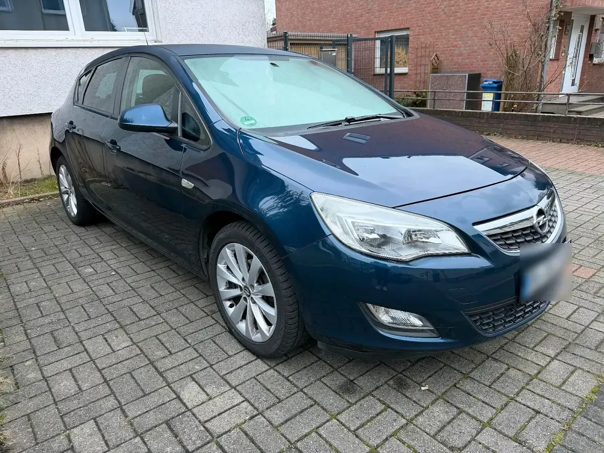 Gebraucht Opel Astra 87 PS (63 kW) 2012 Blau Kleinwagen